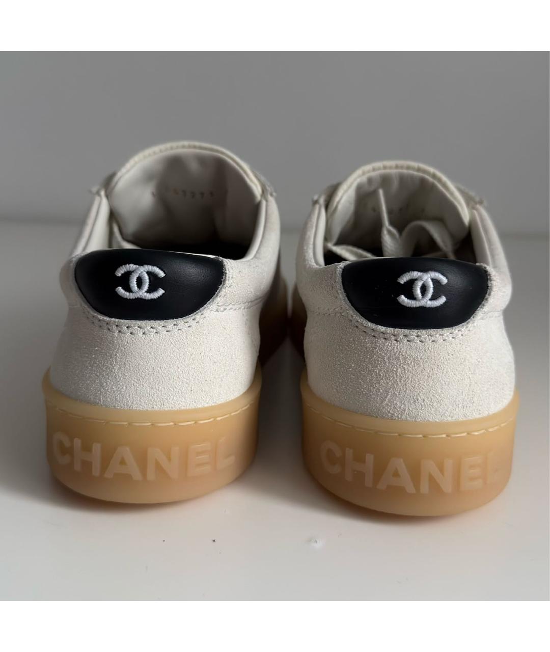 CHANEL Белые замшевые кеды, фото 4