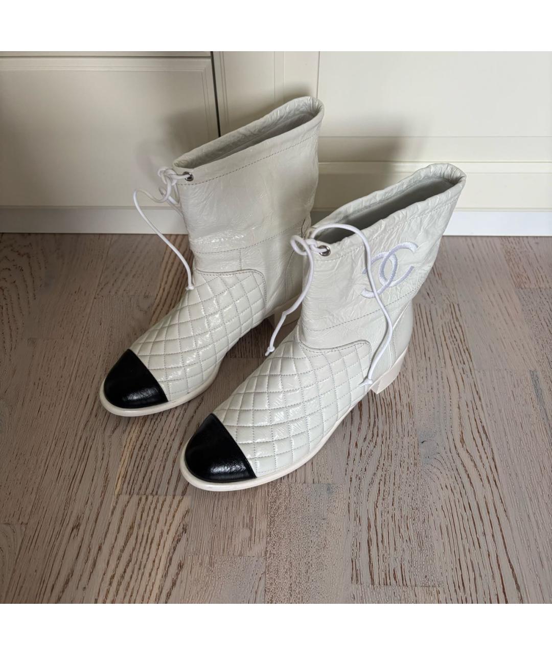 CHANEL Белые кожаные ботильоны, фото 5