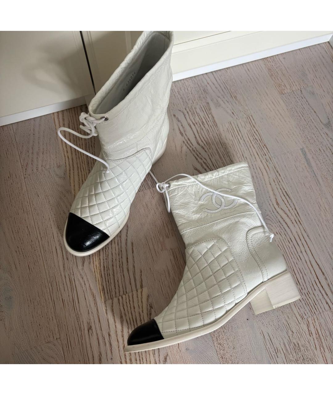 CHANEL Белые кожаные ботильоны, фото 2