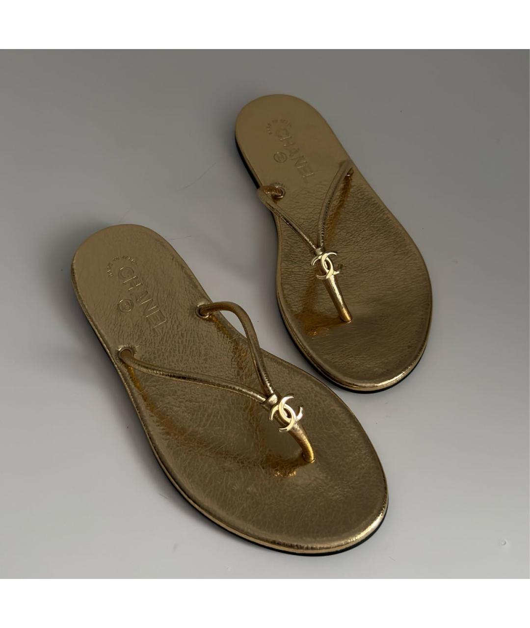 CHANEL Золотые кожаные шлепанцы, фото 5