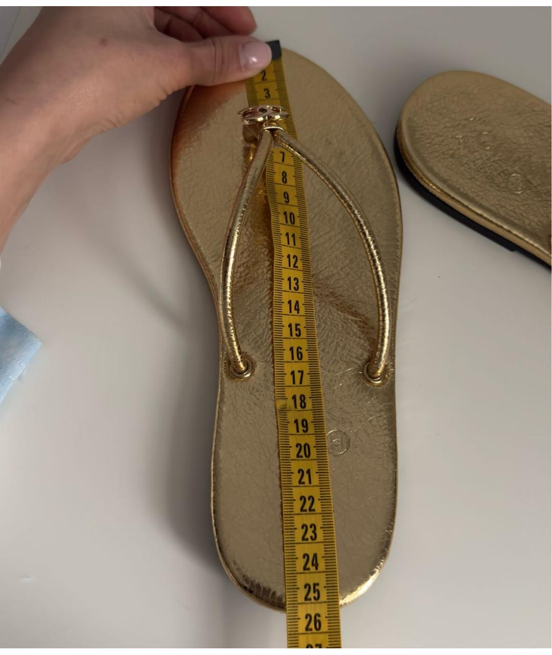 CHANEL Золотые кожаные шлепанцы, фото 7
