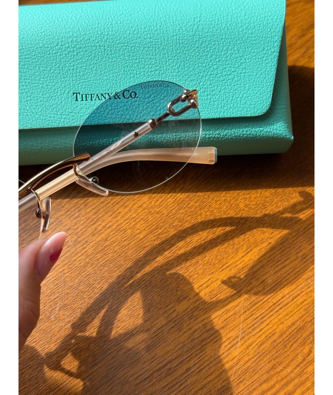 TIFFANY&CO Бежевые пластиковые солнцезащитные очки, фото 3