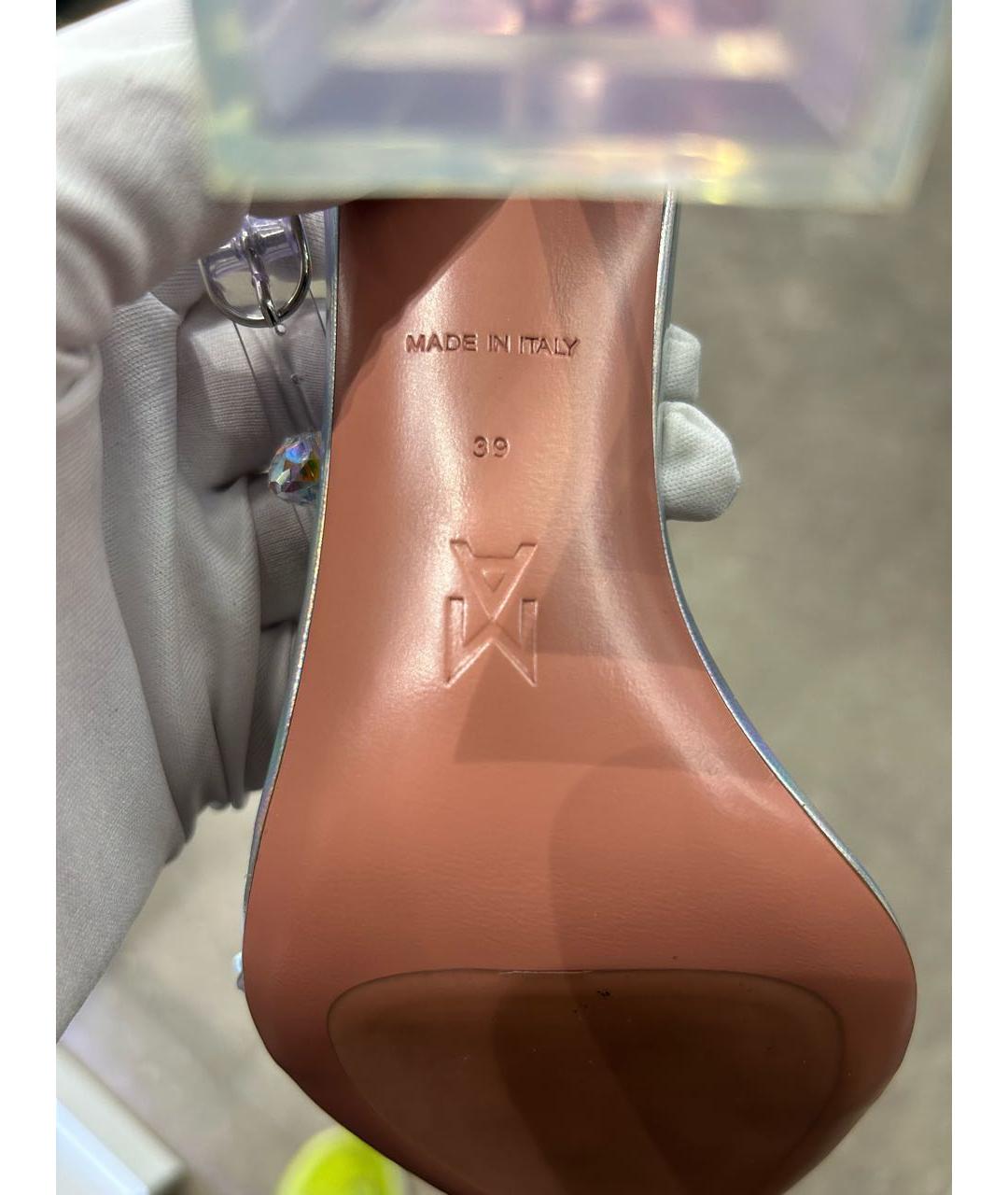 Amina Muaddi Серебряные кожаные босоножки, фото 7