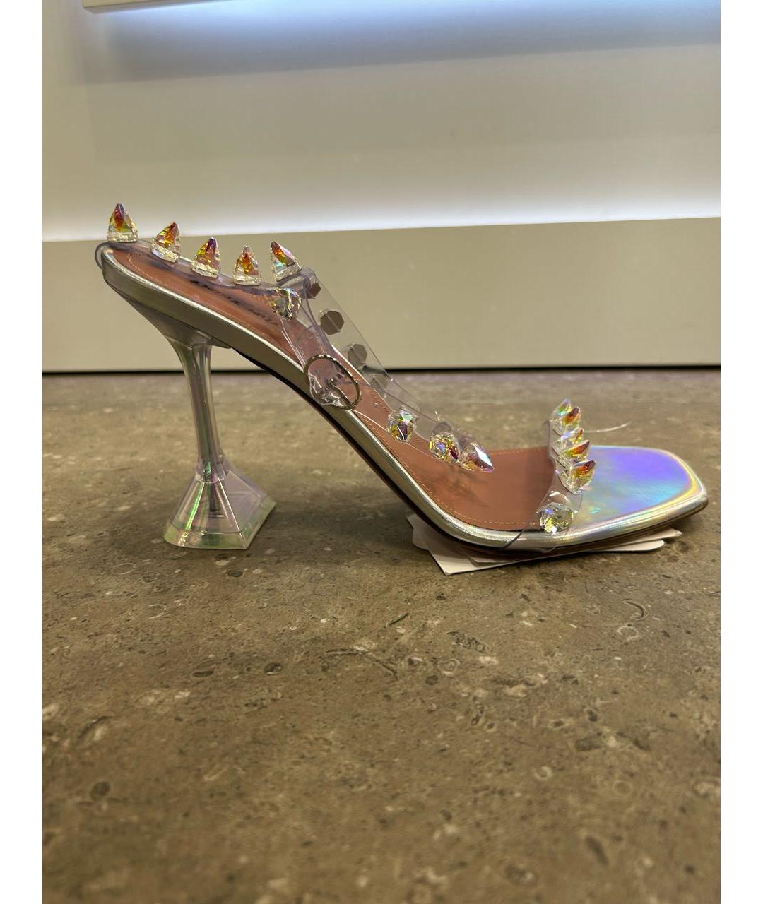 Amina Muaddi Серебряные кожаные босоножки, фото 9