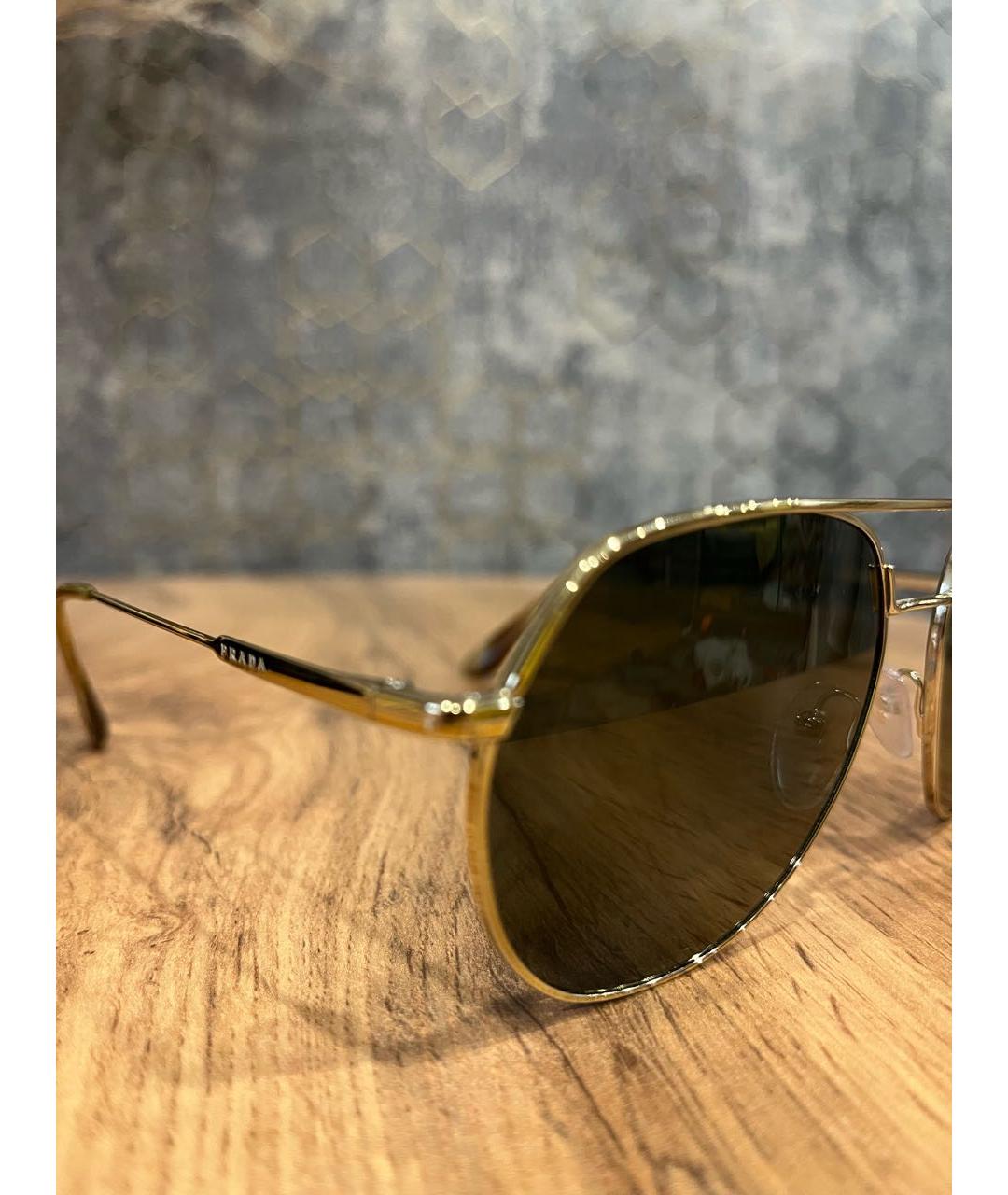 PRADA Золотые металлические солнцезащитные очки, фото 3