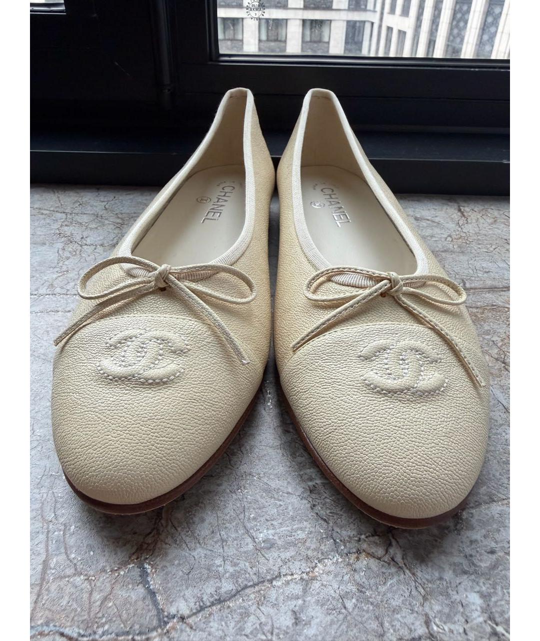 CHANEL Бежевые кожаные балетки, фото 2