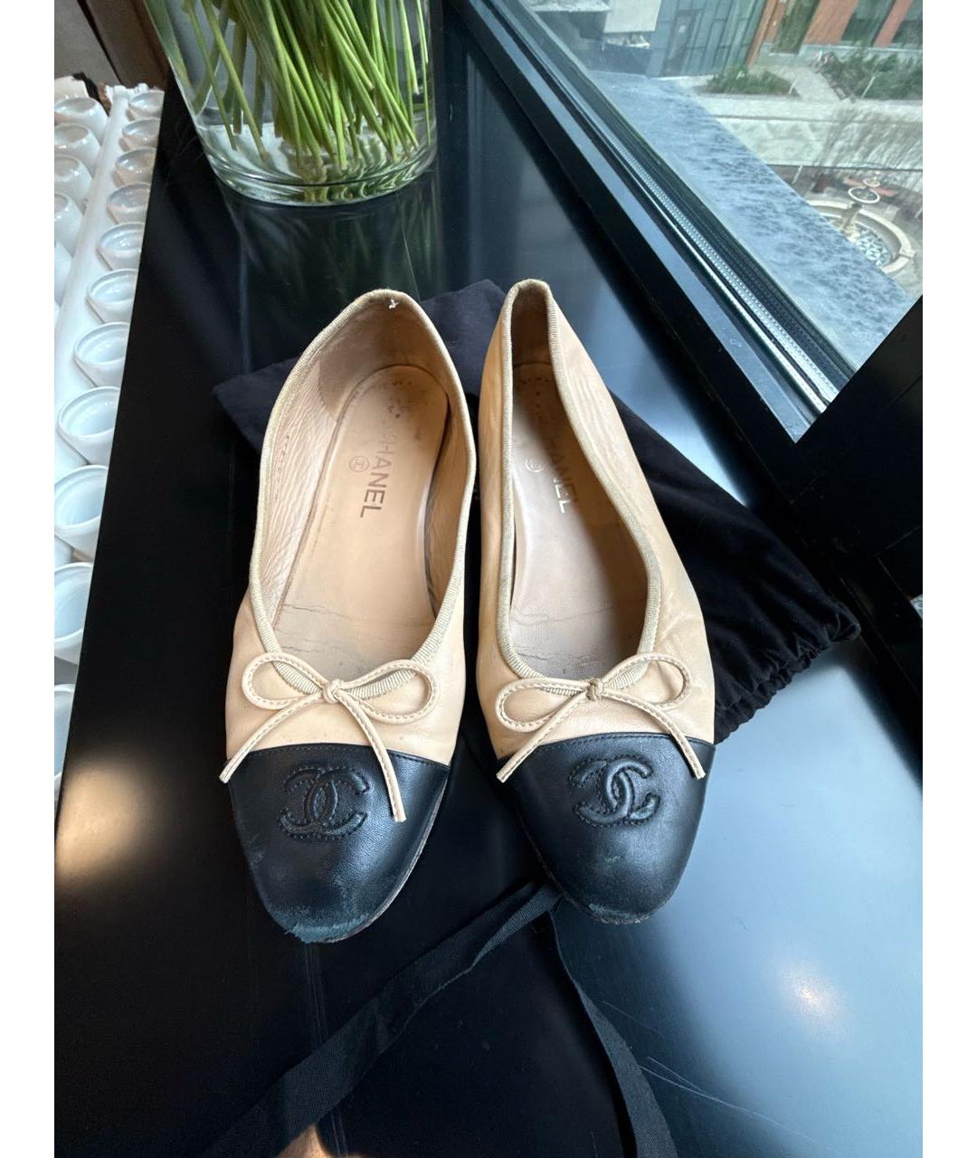 CHANEL Бежевые кожаные балетки, фото 2