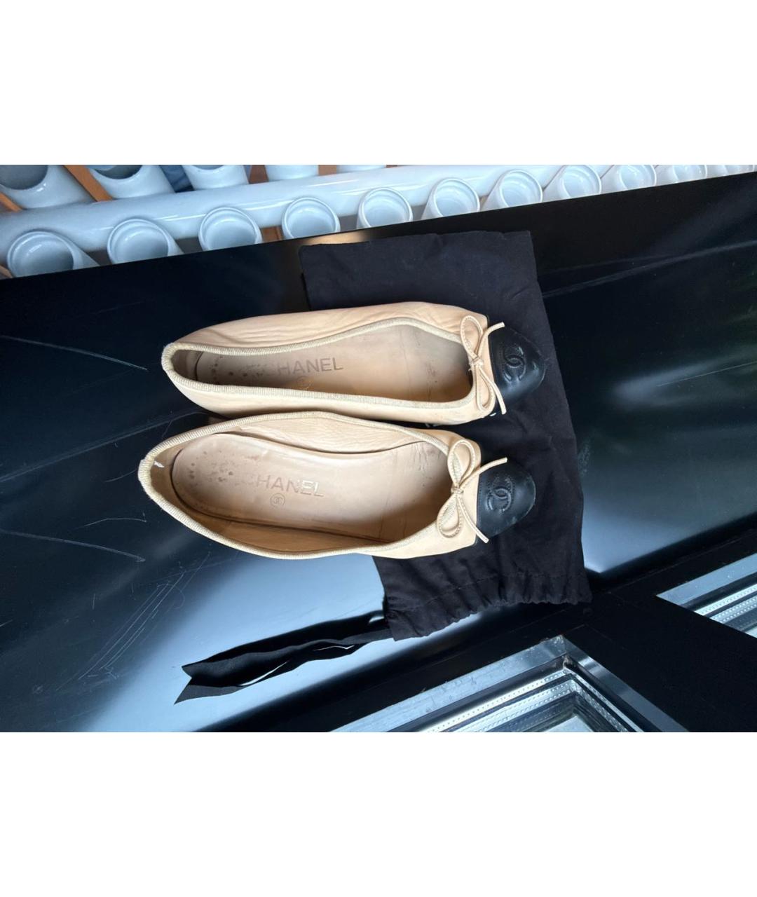 CHANEL Бежевые кожаные балетки, фото 3