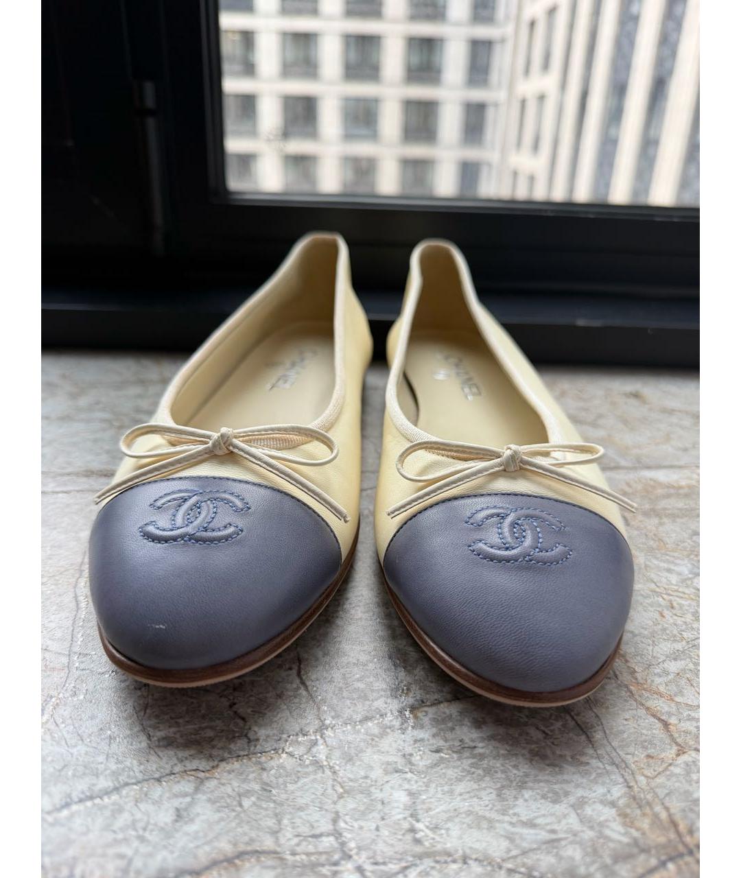 CHANEL Бежевые кожаные балетки, фото 2