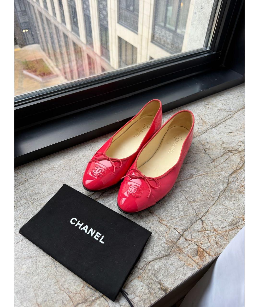 CHANEL Красные балетки из лакированной кожи, фото 7