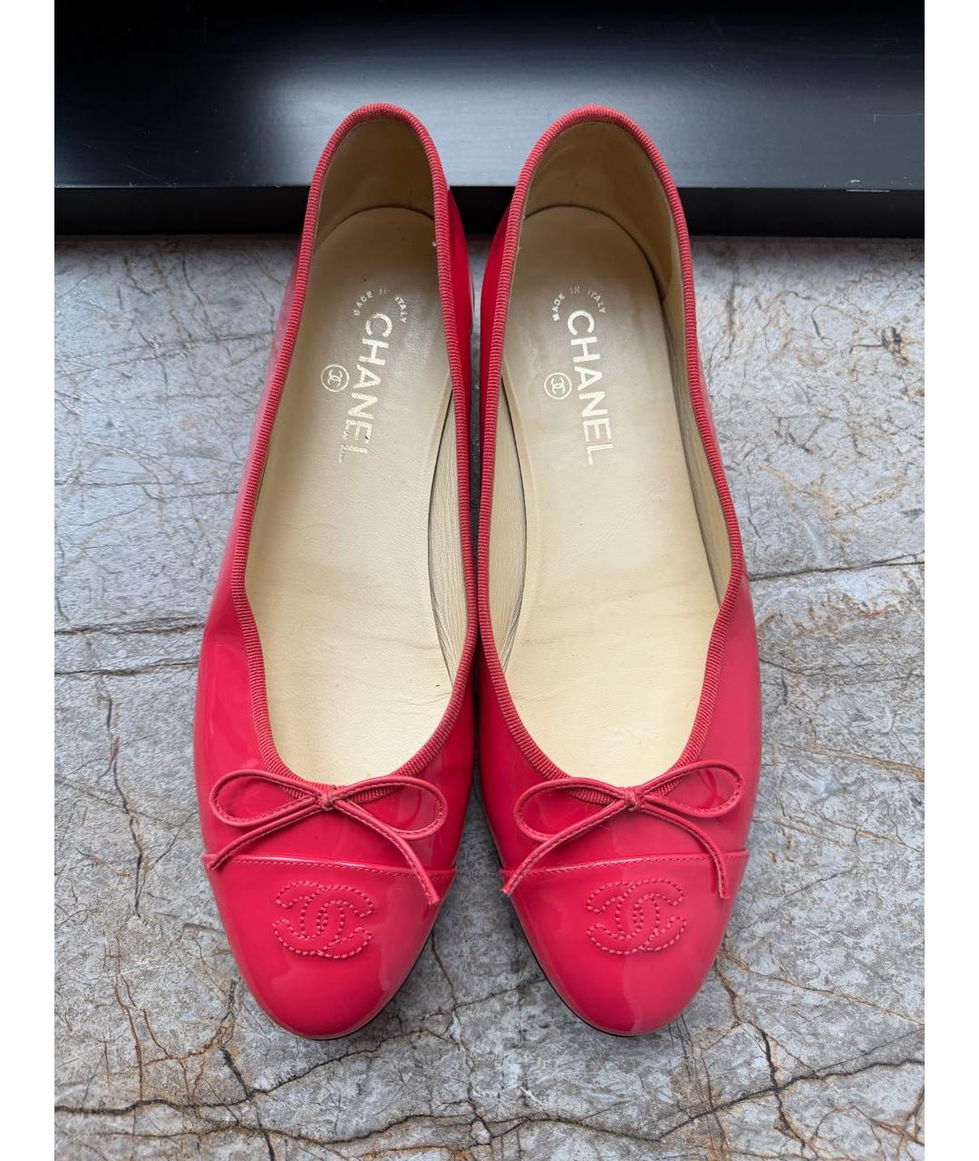 CHANEL Красные балетки из лакированной кожи, фото 3