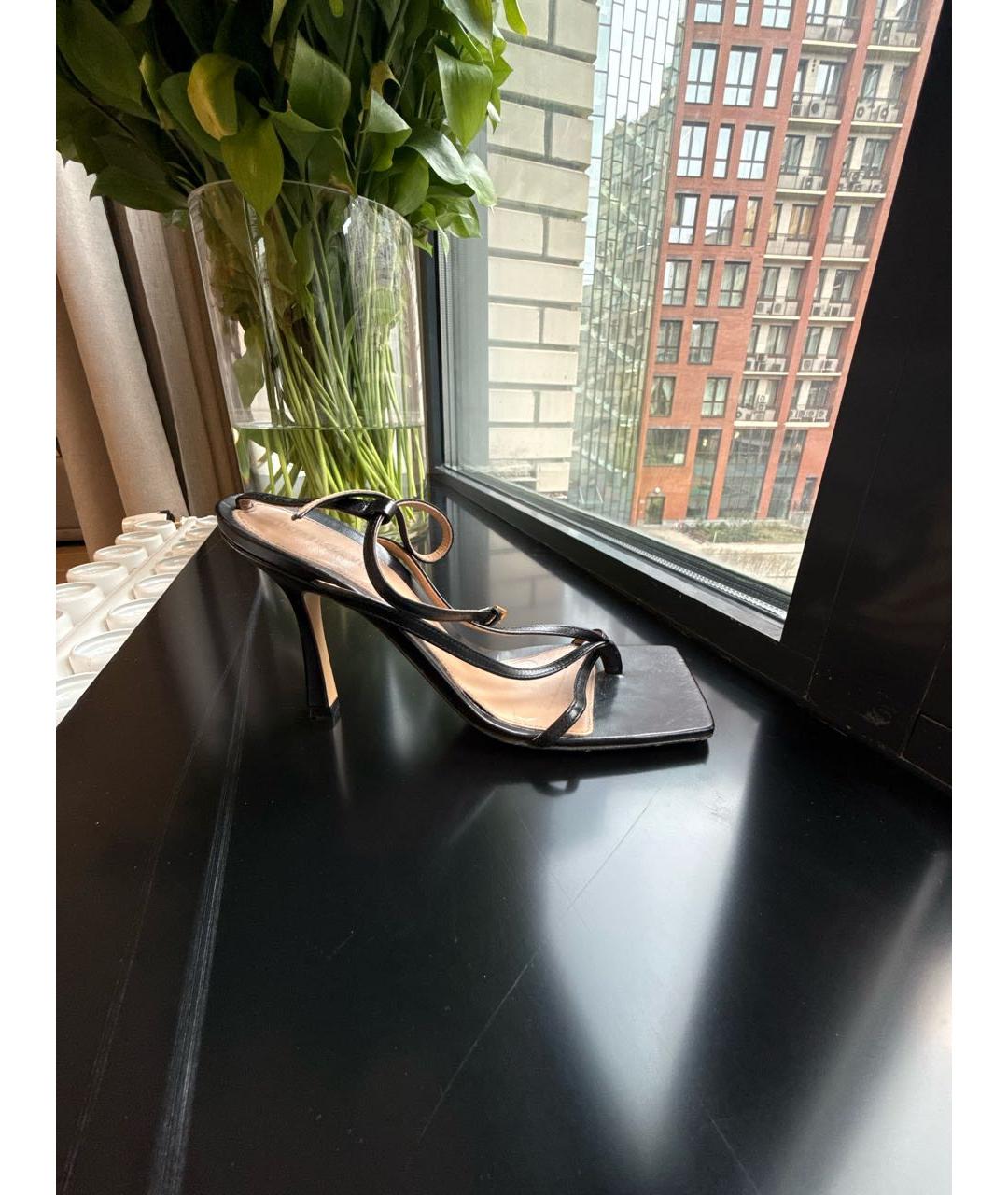 BOTTEGA VENETA Черные кожаные босоножки, фото 7