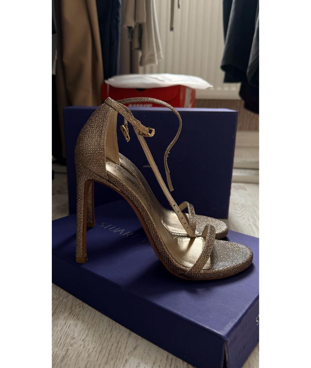 STUART WEITZMAN Золотые кожаные босоножки, фото 5