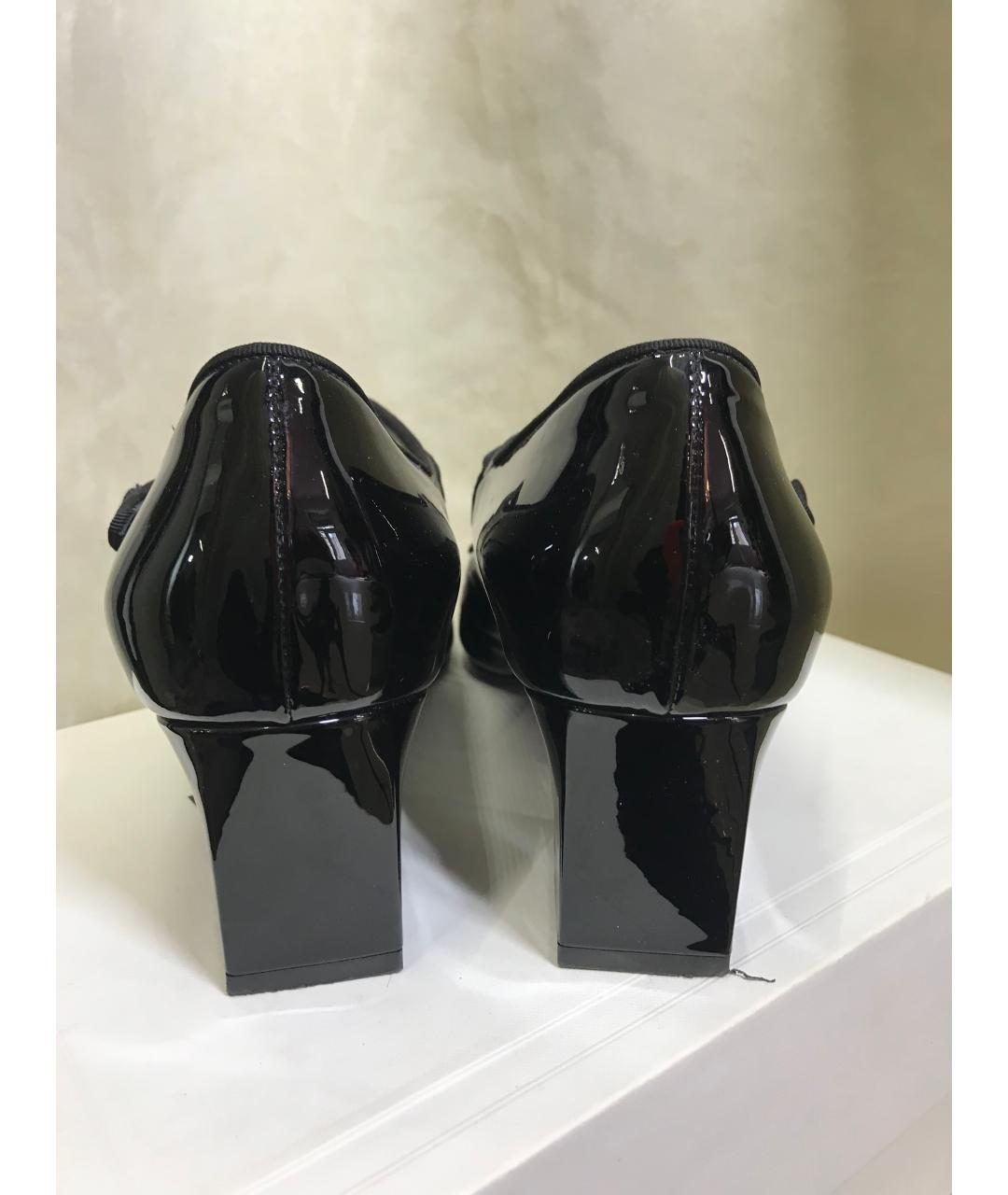 CELINE Черные лодочки на низком каблуке из лакированной кожи, фото 4