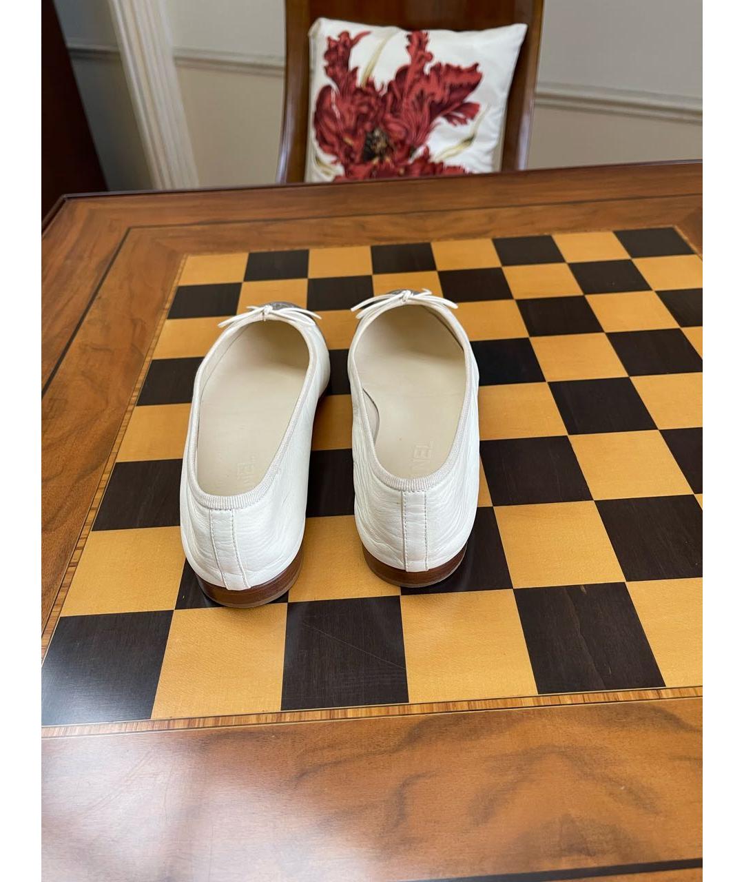 CHANEL Бежевые кожаные балетки, фото 3