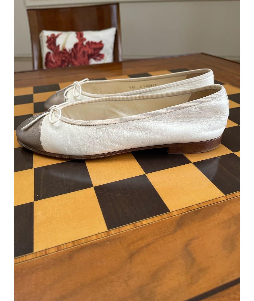 CHANEL Бежевые кожаные балетки, фото 9