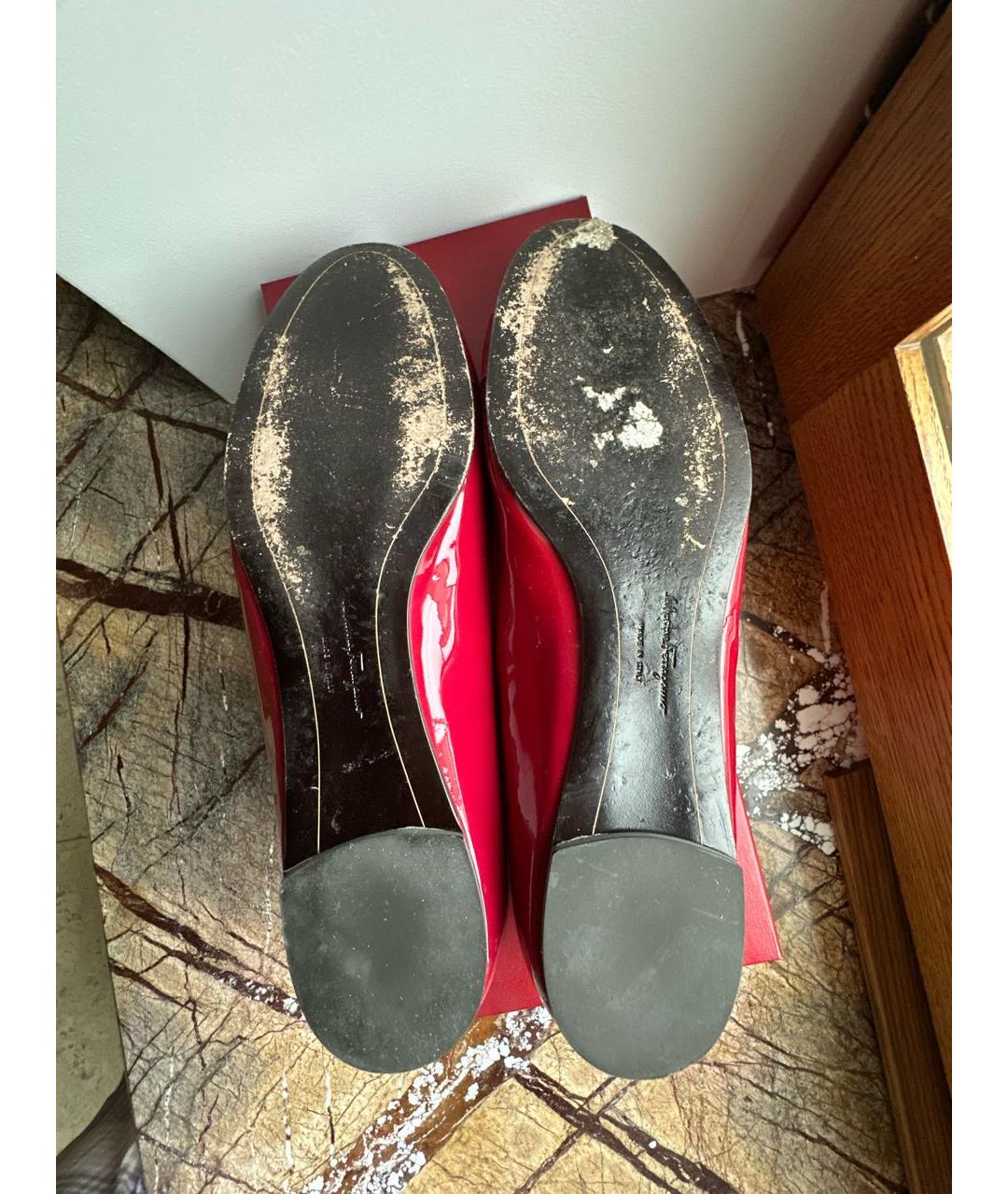 FERRAGAMO Красные балетки из лакированной кожи, фото 5