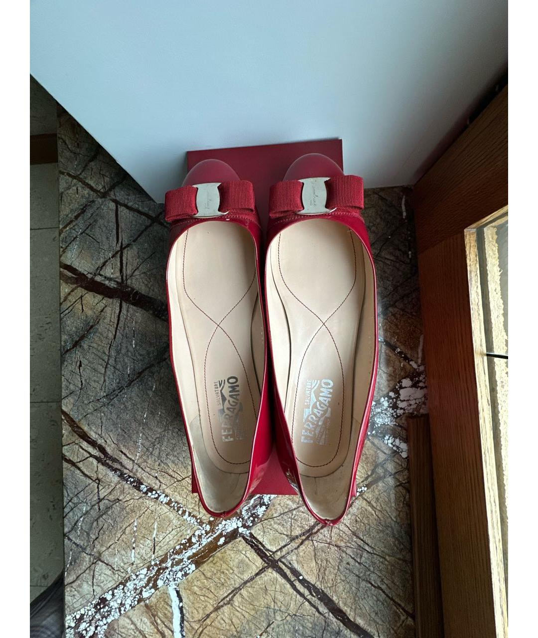 FERRAGAMO Красные балетки из лакированной кожи, фото 3