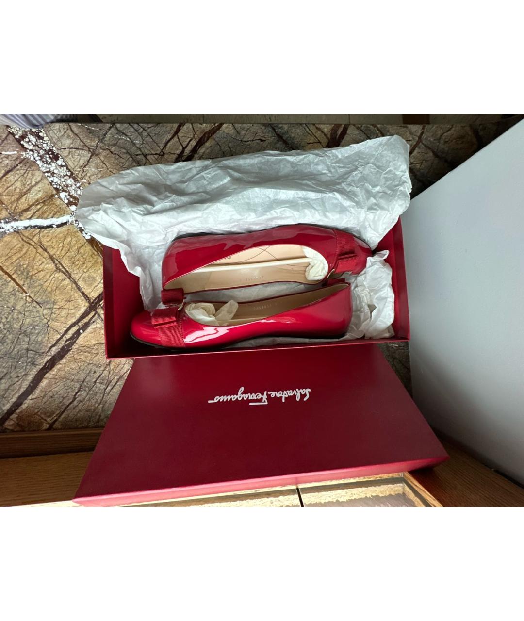 FERRAGAMO Красные балетки из лакированной кожи, фото 6