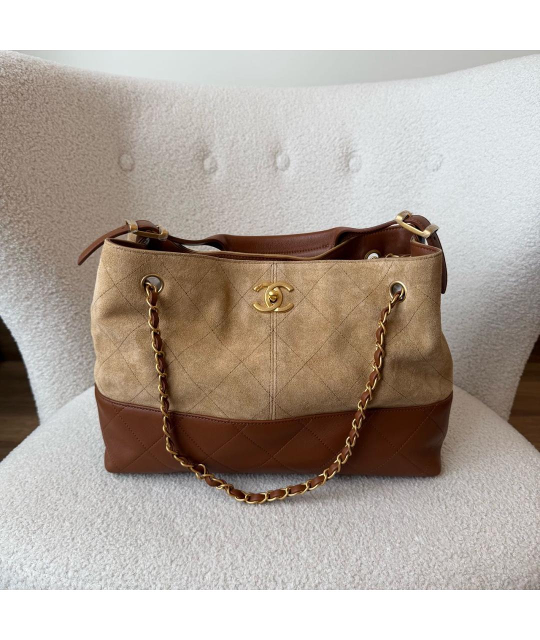 CHANEL Бежевая замшевая сумка через плечо, фото 2