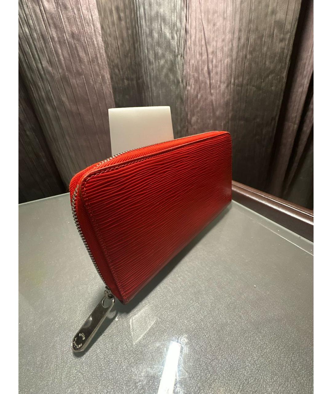 LOUIS VUITTON Красный кожаный кошелек, фото 2