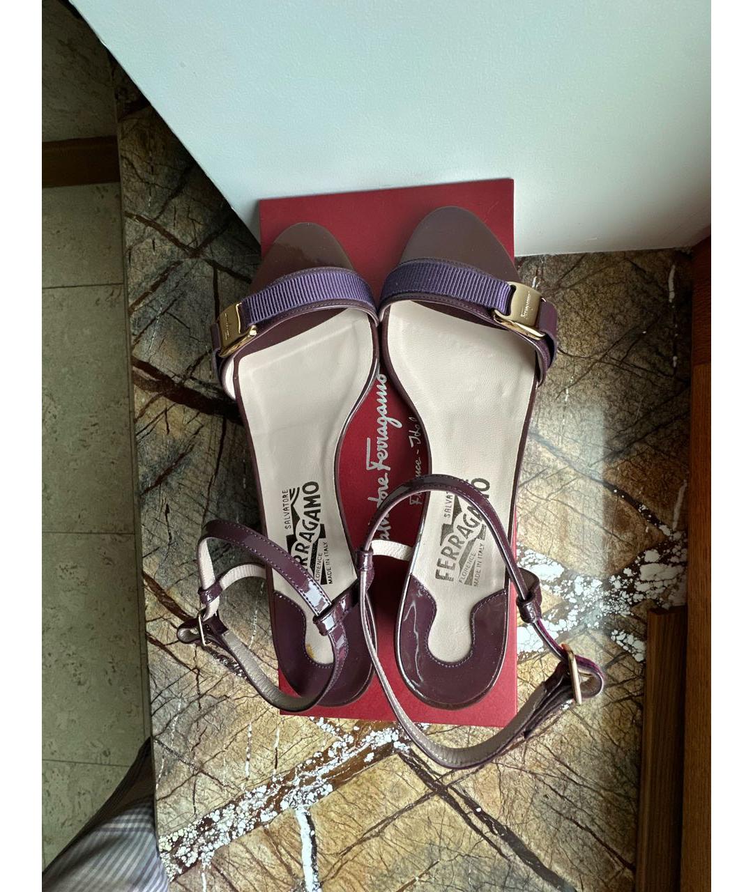 FERRAGAMO Фиолетовые босоножки из лакированной кожи, фото 3
