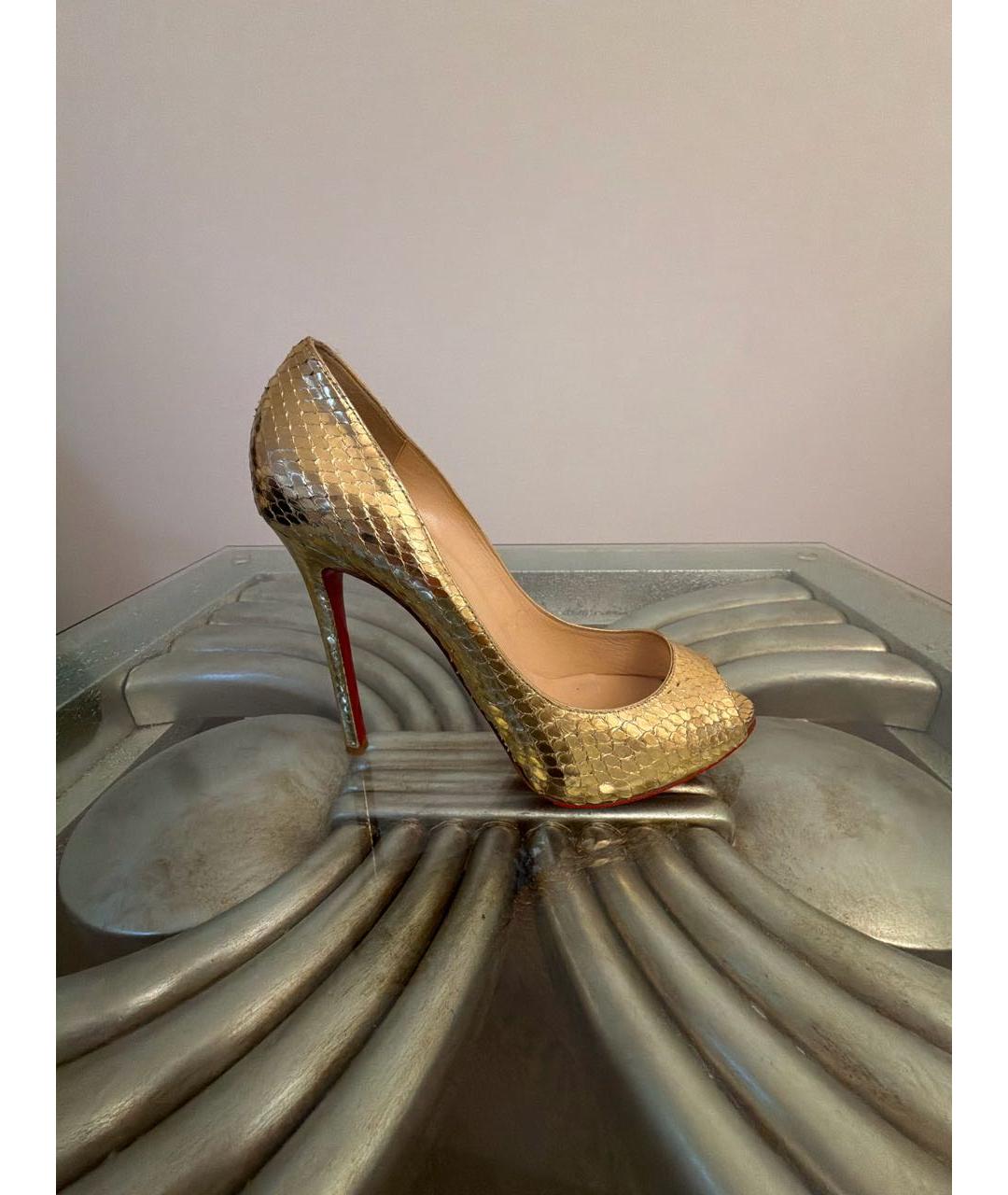CHRISTIAN LOUBOUTIN Золотые туфли из экзотической кожи, фото 5