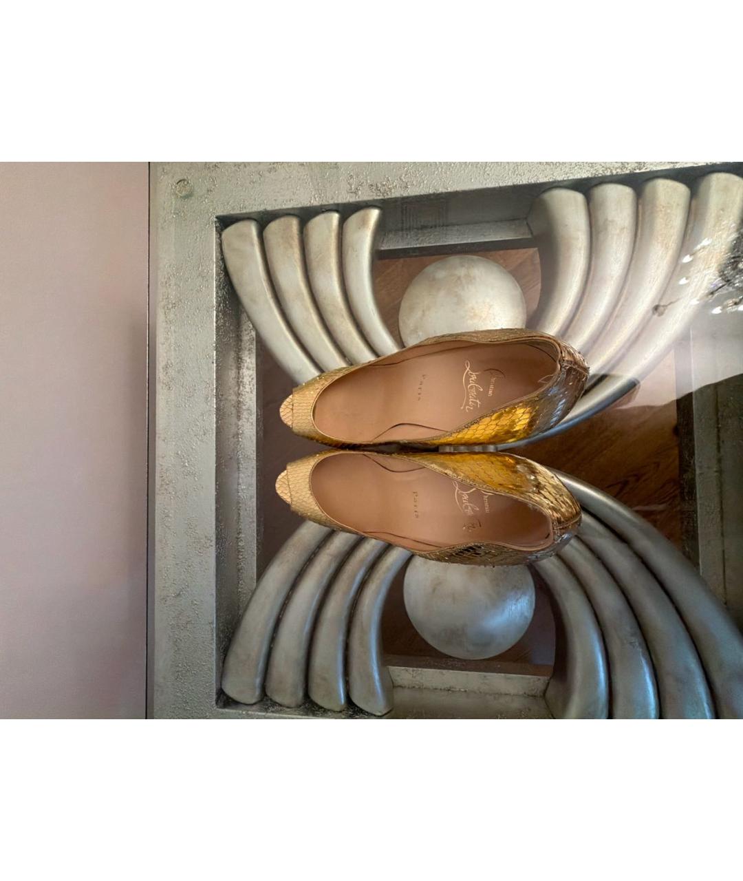 CHRISTIAN LOUBOUTIN Золотые туфли из экзотической кожи, фото 3