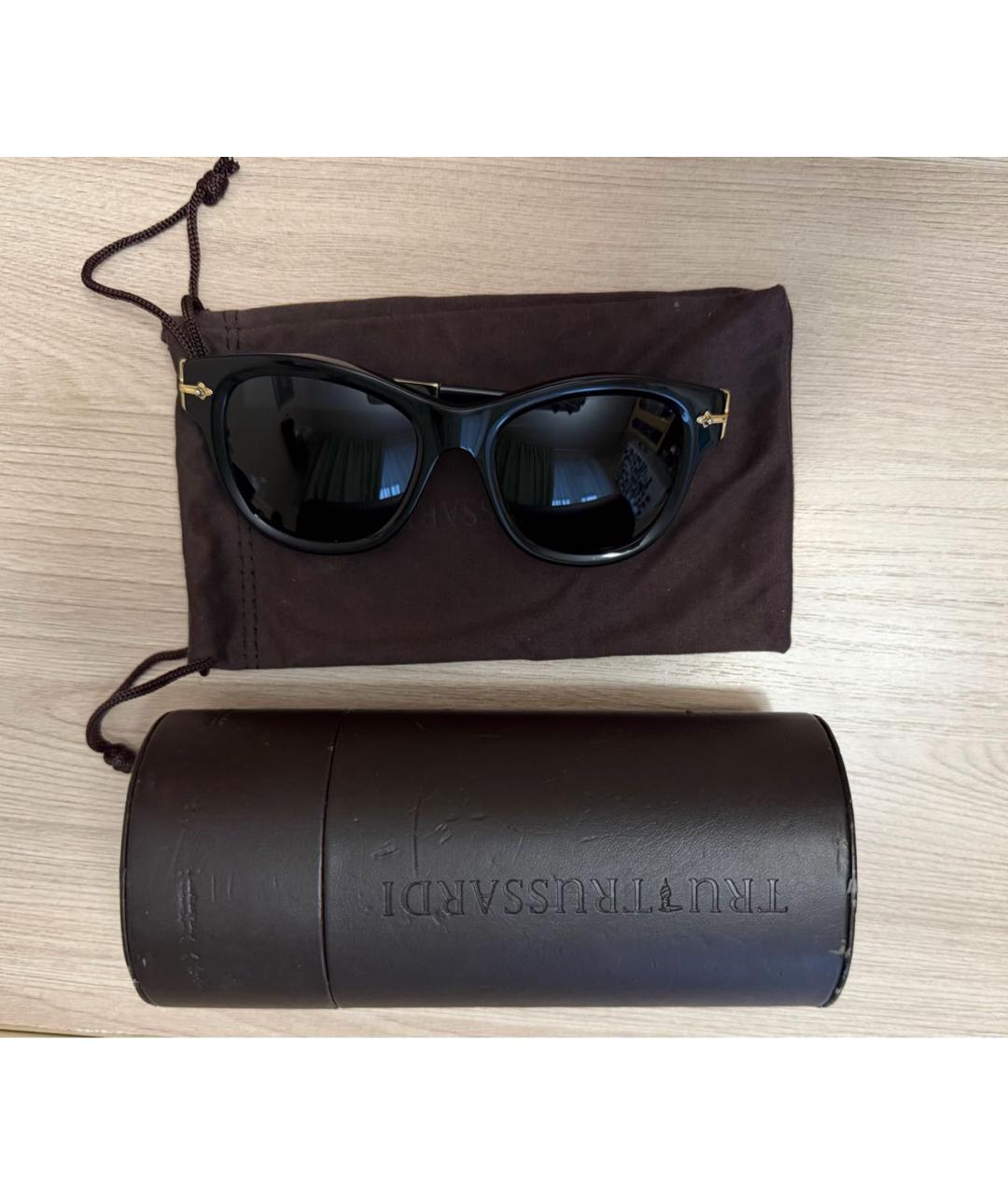 TRUSSARDI Черные пластиковые солнцезащитные очки, фото 3