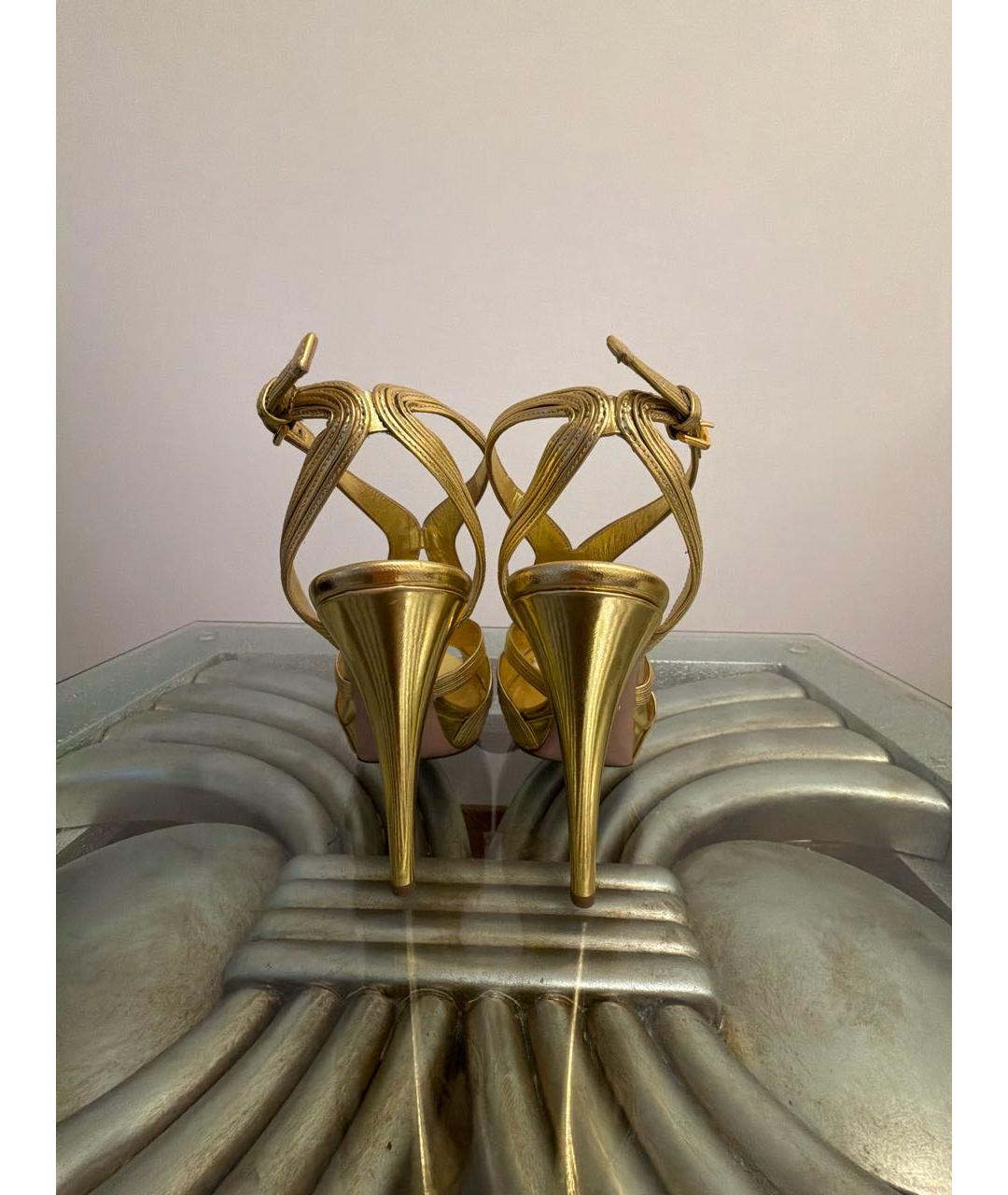 PRADA Золотые босоножки из лакированной кожи, фото 4