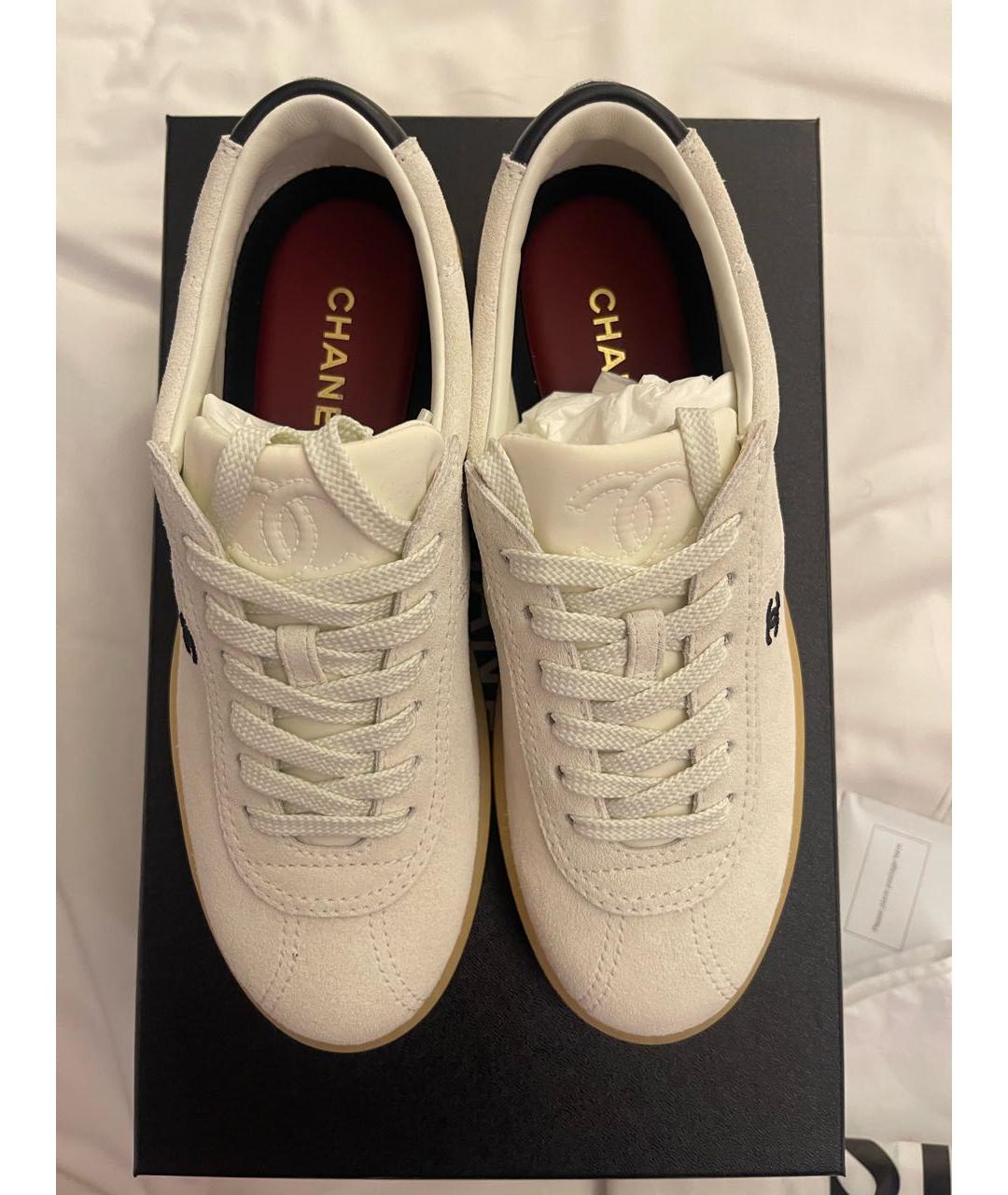 CHANEL Бежевые замшевые кеды, фото 3