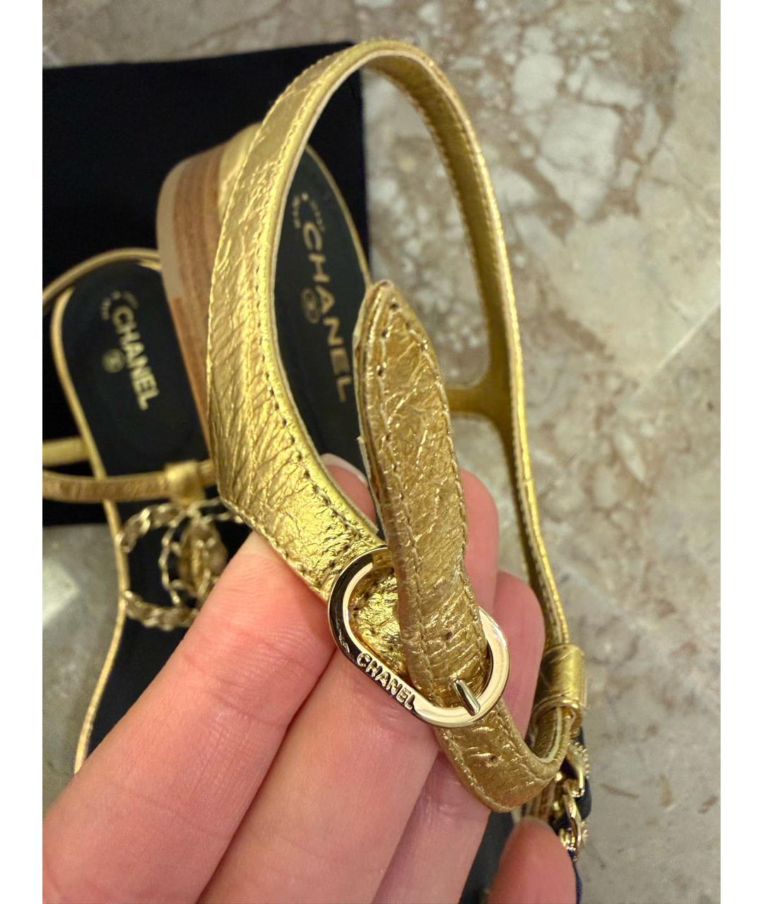 CHANEL Золотые кожаные сандалии, фото 6