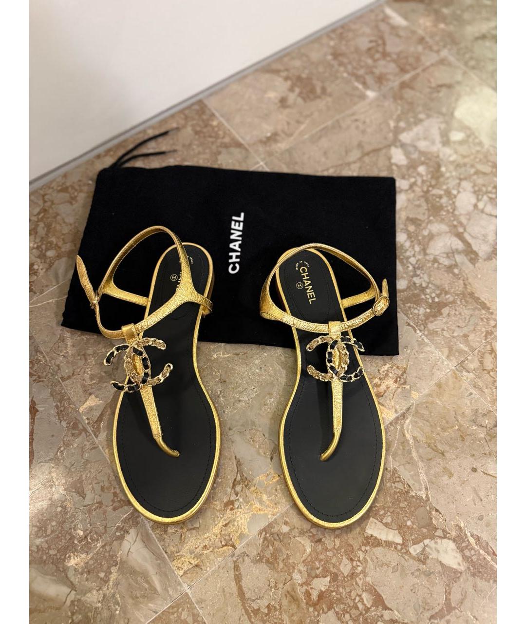 CHANEL Золотые кожаные сандалии, фото 4