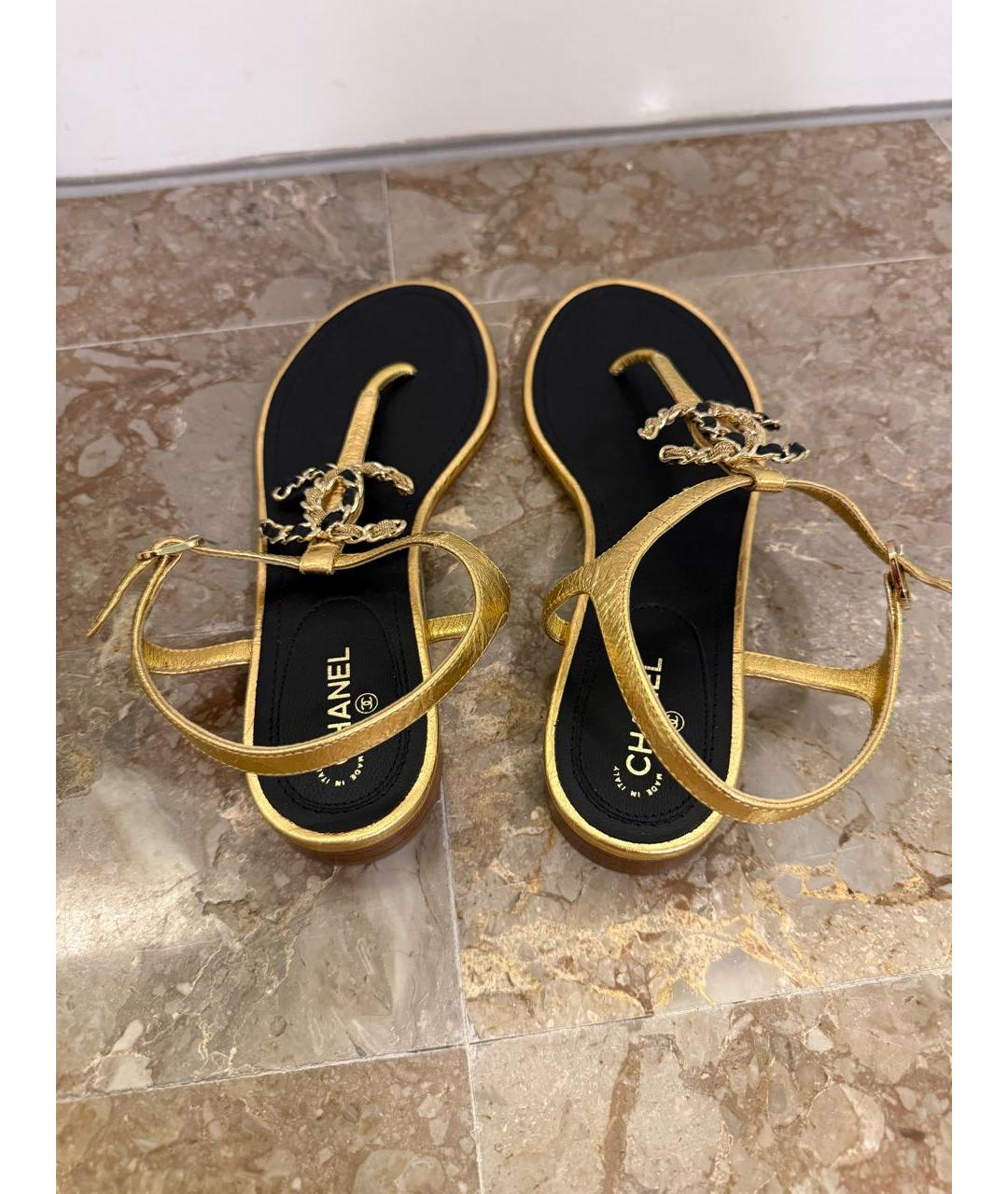 CHANEL Золотые кожаные сандалии, фото 3