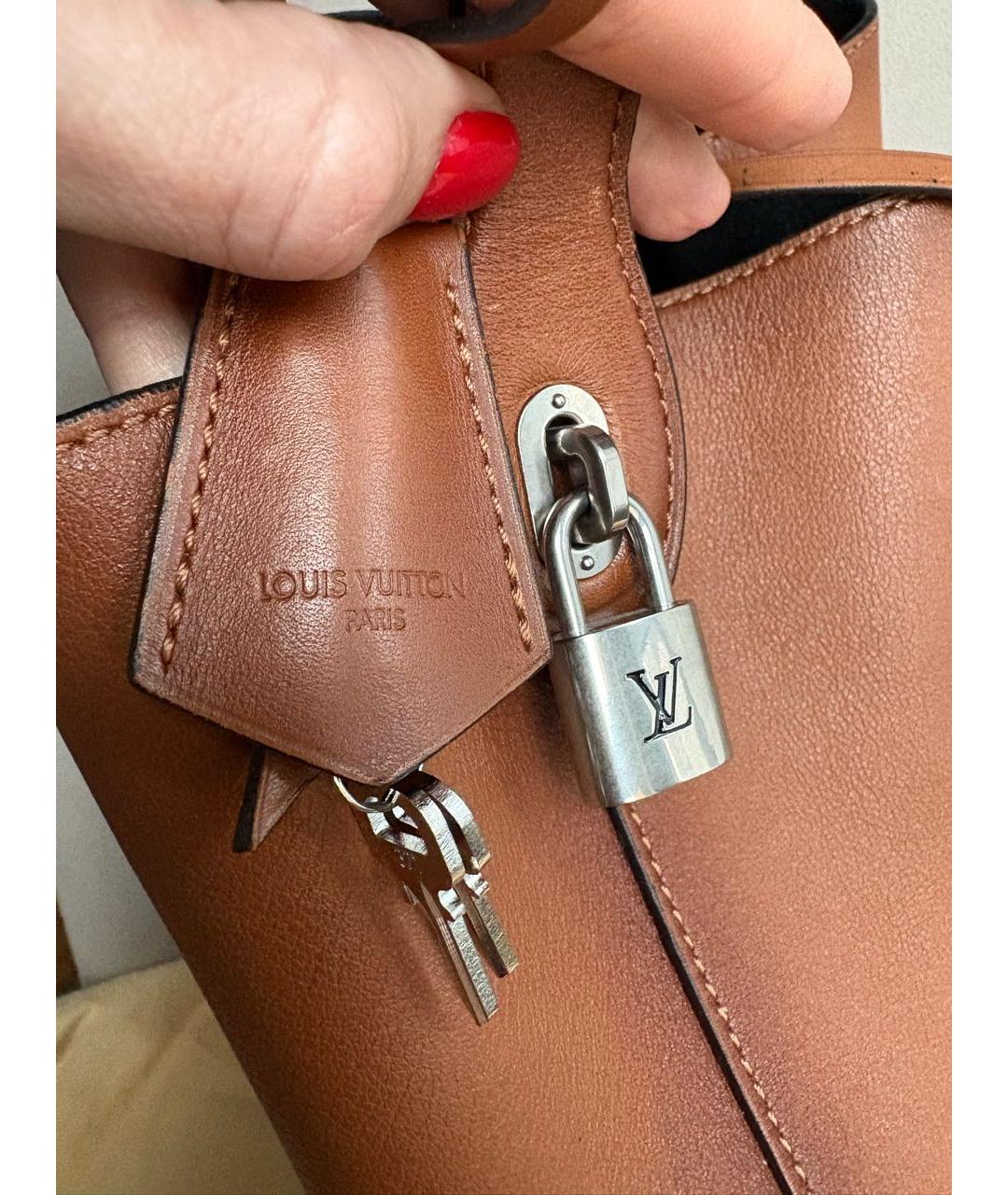 LOUIS VUITTON Коричневая кожаная сумка через плечо, фото 6