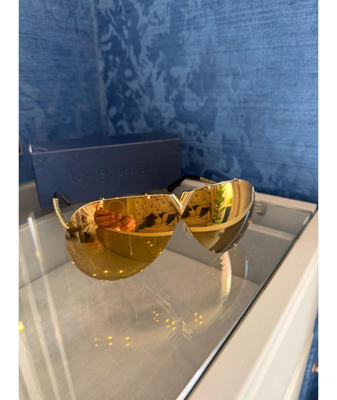 LOUIS VUITTON Золотые металлические солнцезащитные очки, фото 9