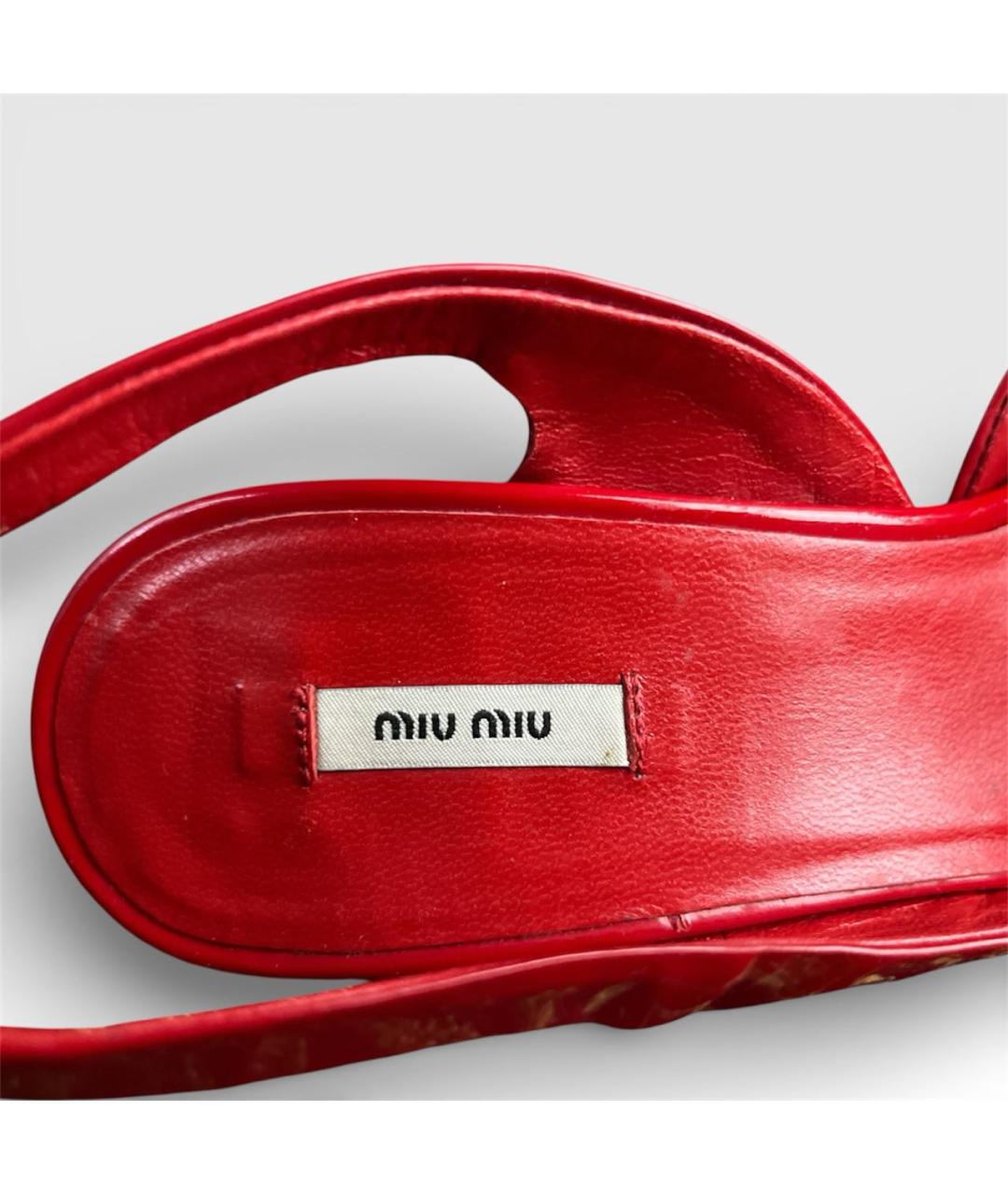 MIU MIU Красные босоножки из лакированной кожи, фото 7