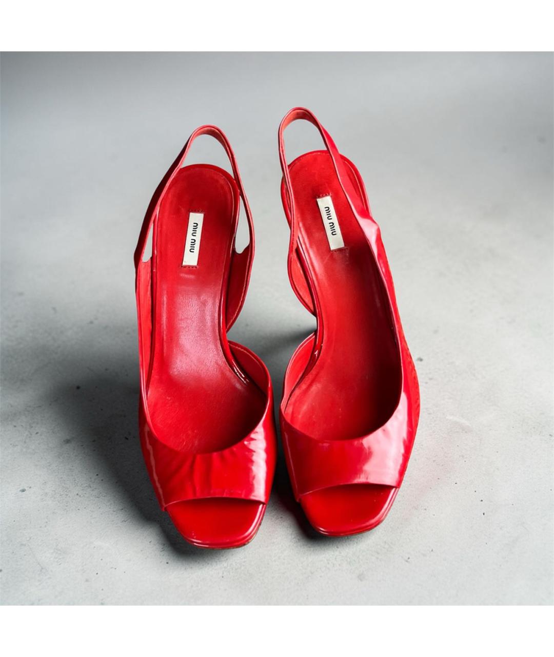 MIU MIU Красные босоножки из лакированной кожи, фото 3