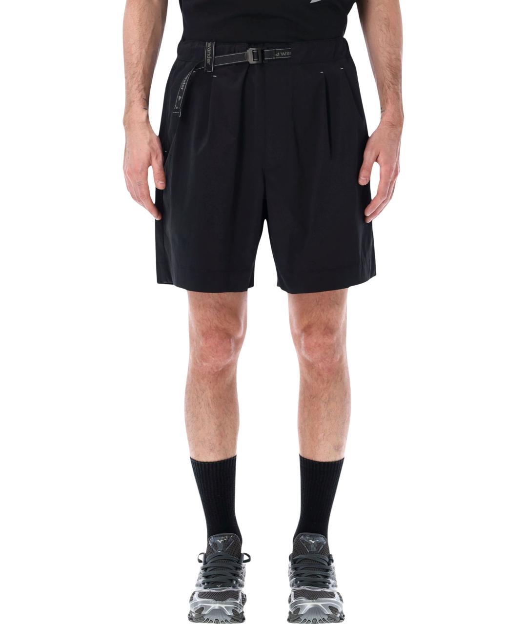 AND WANDER Черные полиэстеровые шорты, фото 1