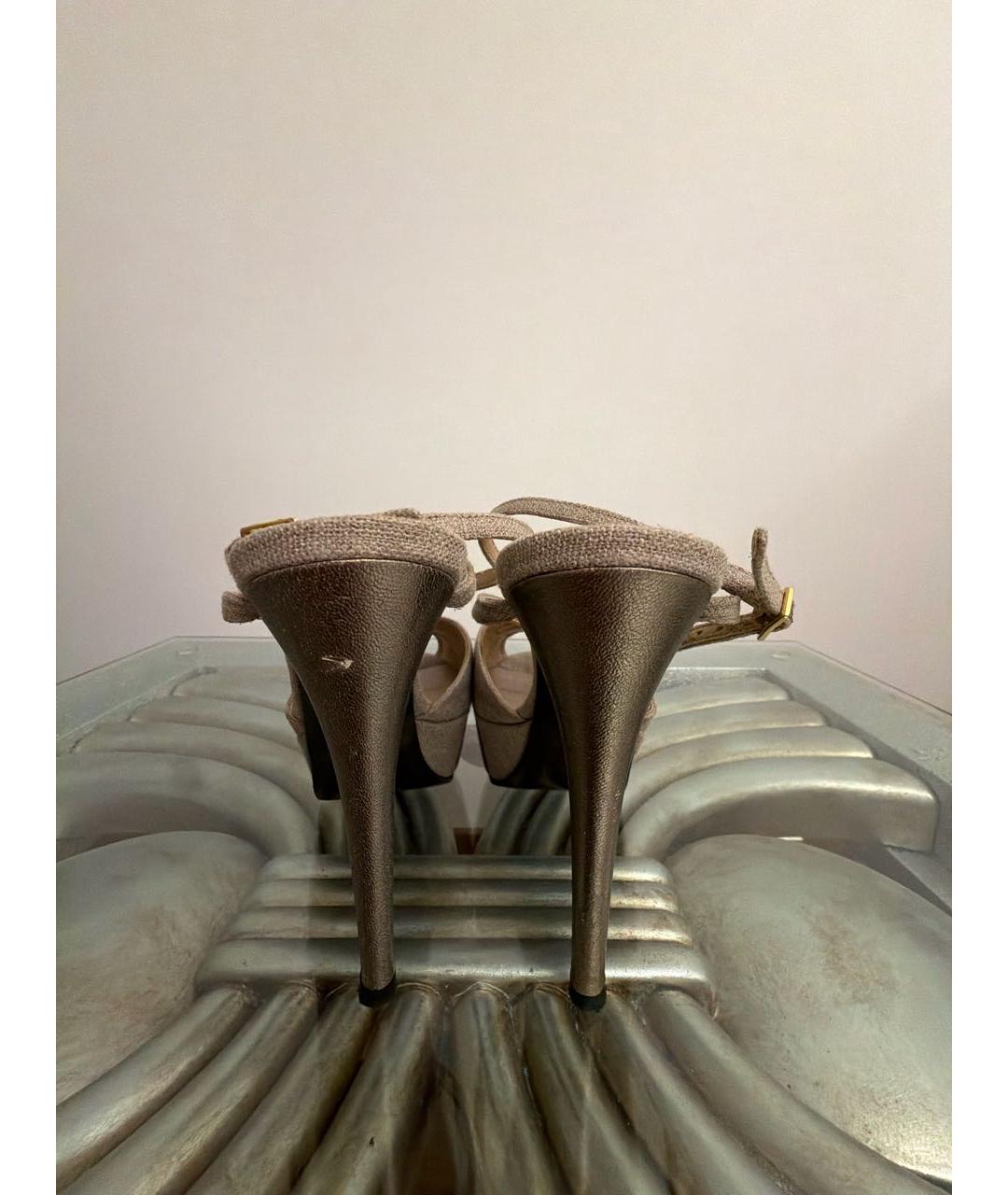 STUART WEITZMAN Бежевые текстильные босоножки, фото 4