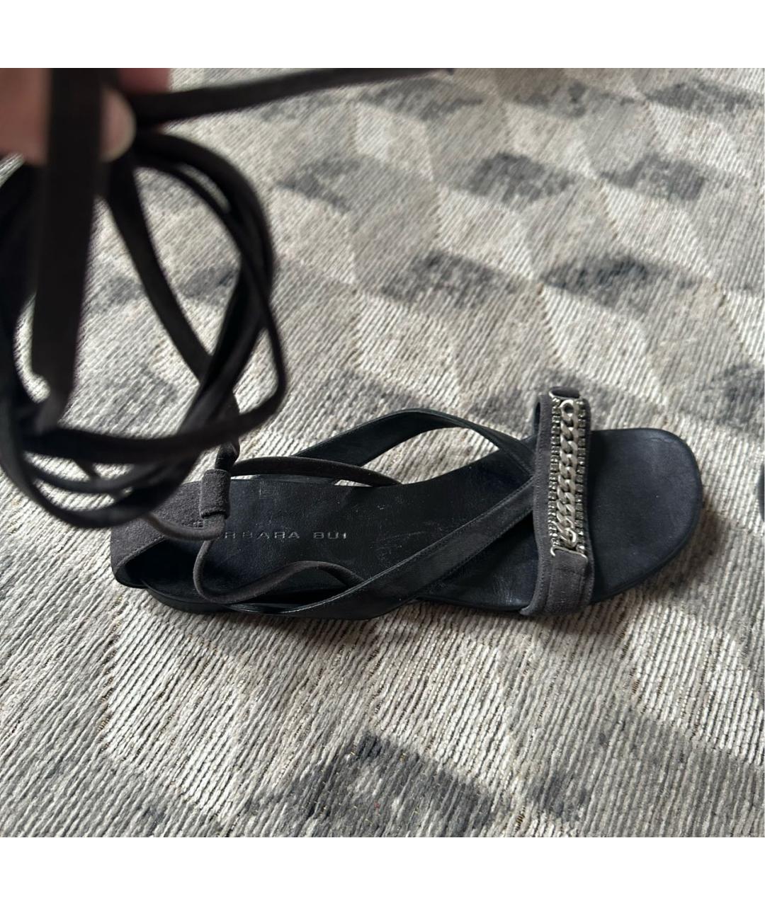 BARBARA BUI Черные нубуковые босоножки, фото 4
