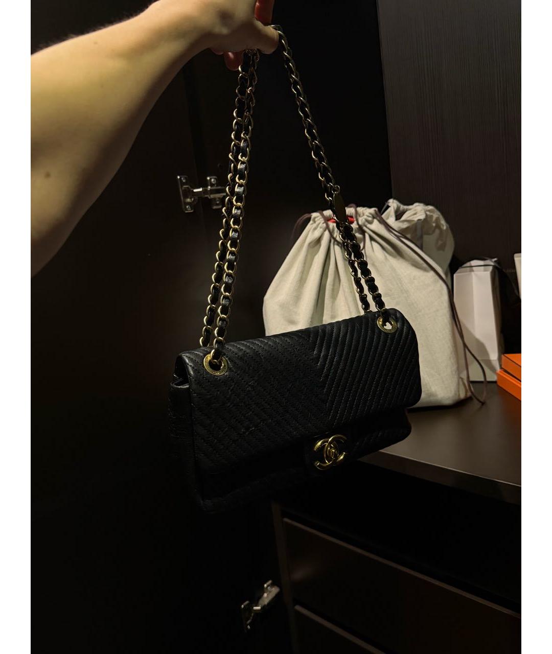 CHANEL Черная кожаная сумка через плечо, фото 2