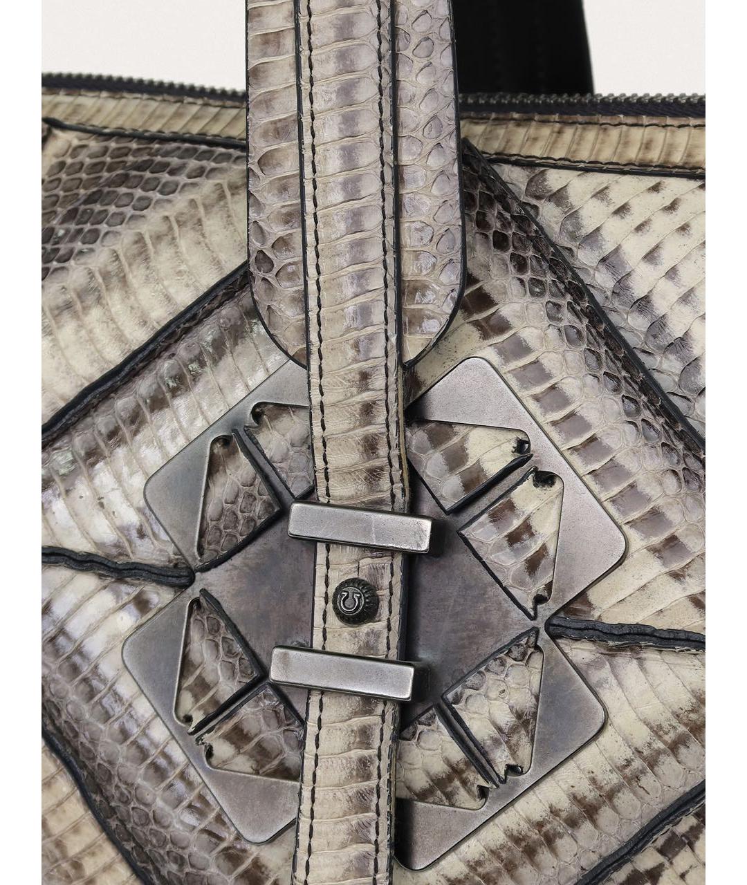 FERRAGAMO Серая сумка тоут из экзотической кожи, фото 6