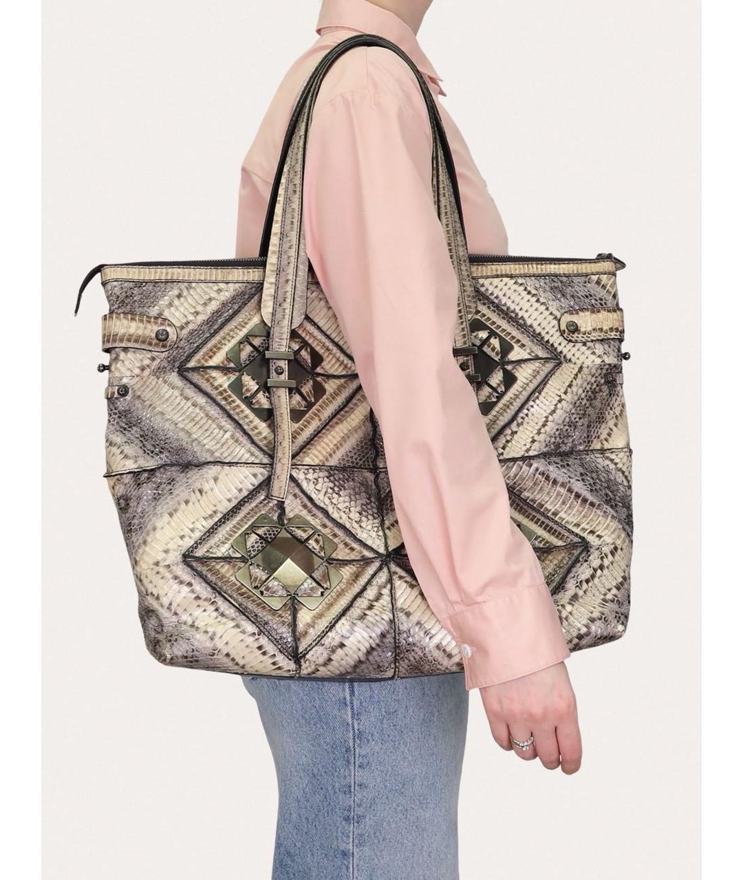 FERRAGAMO Серая сумка тоут из экзотической кожи, фото 8