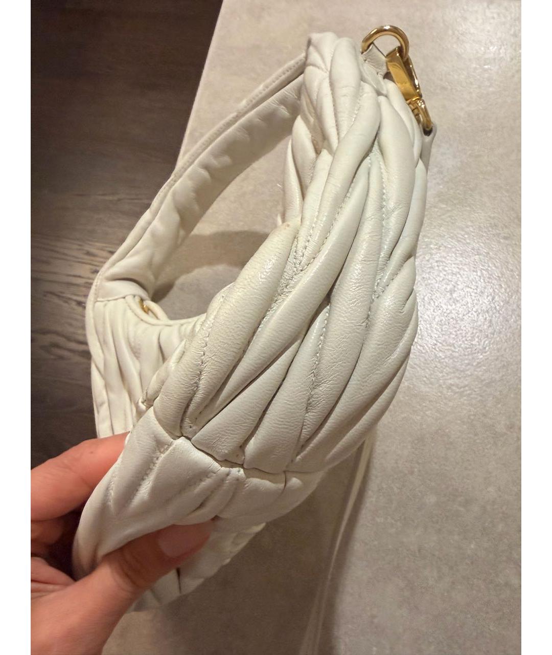 MIU MIU Бежевая кожаная сумка с короткими ручками, фото 4