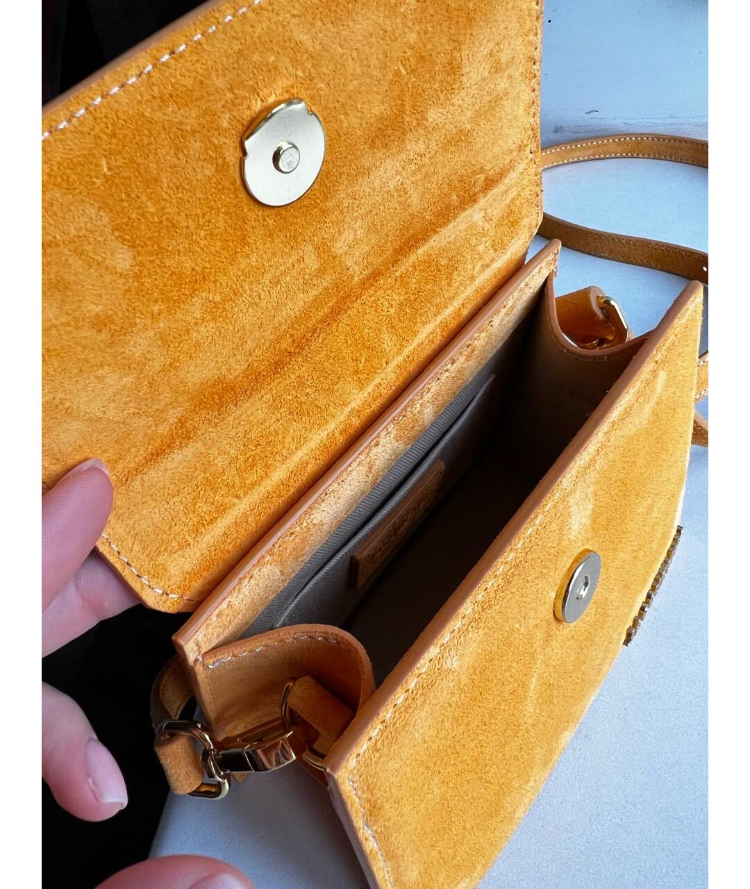 JACQUEMUS Оранжевая замшевая сумка с короткими ручками, фото 4