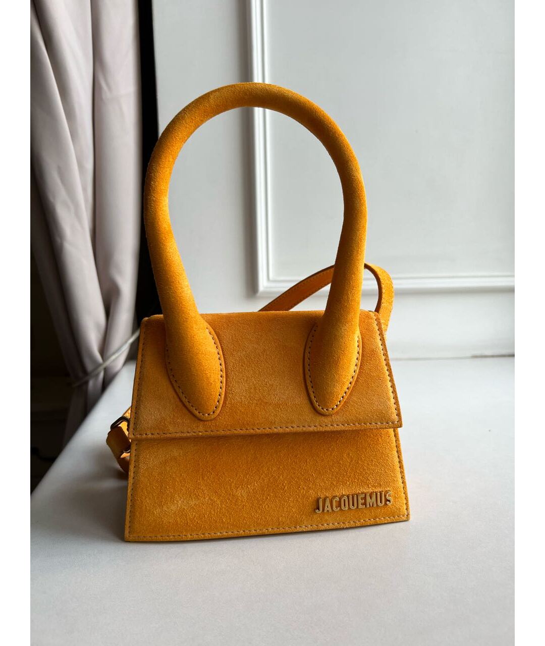 JACQUEMUS Оранжевая замшевая сумка с короткими ручками, фото 8