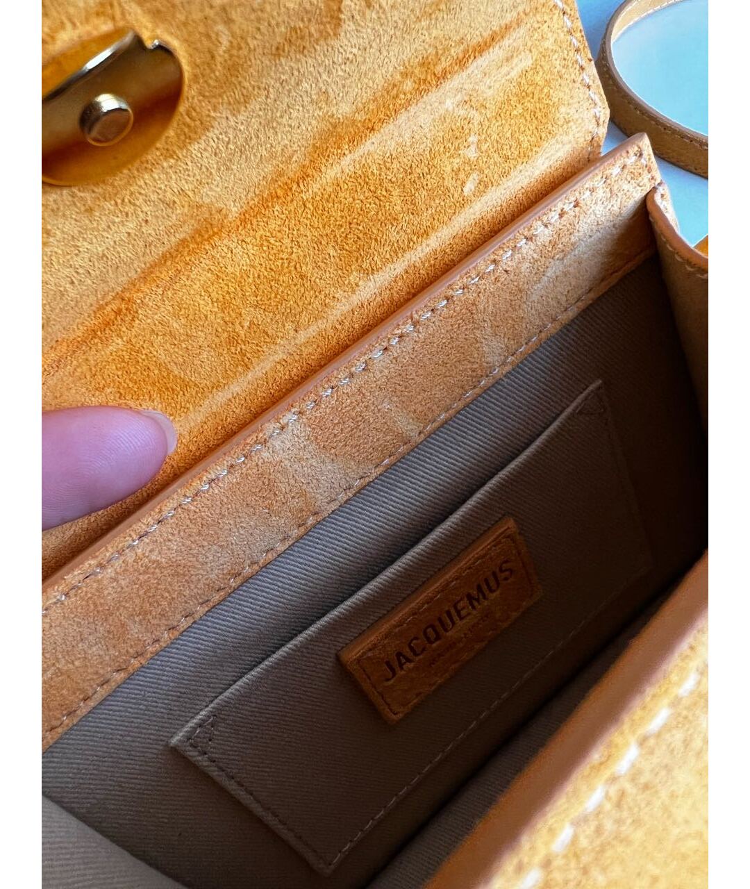 JACQUEMUS Оранжевая замшевая сумка с короткими ручками, фото 7