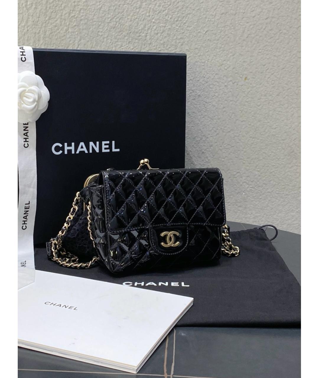 CHANEL Черная сумка через плечо из лакированной кожи, фото 3