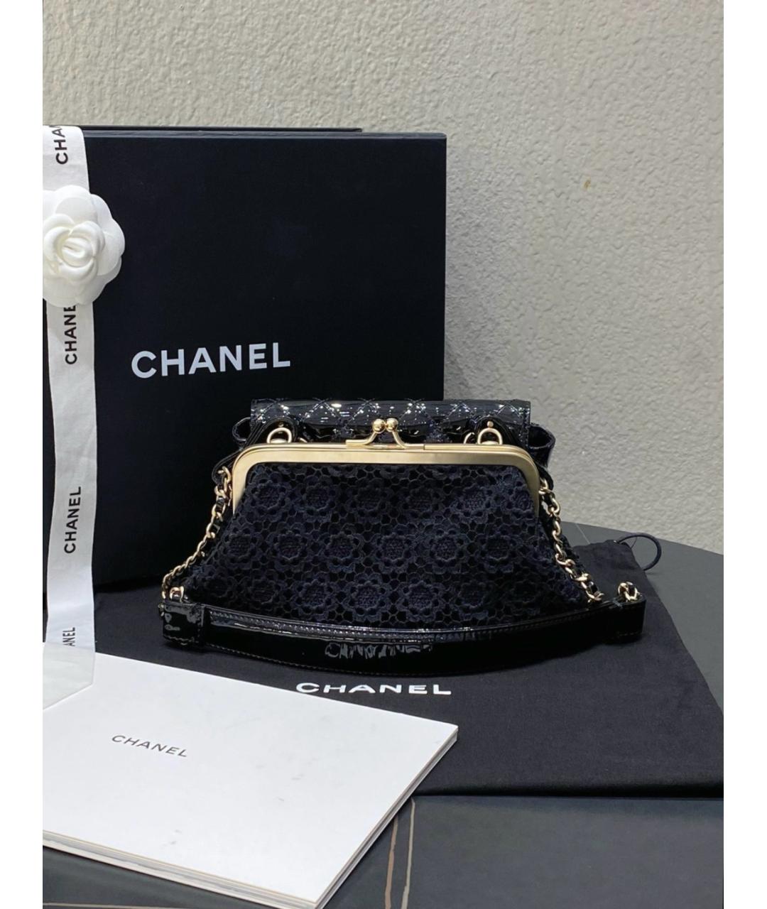 CHANEL Черная сумка через плечо из лакированной кожи, фото 2